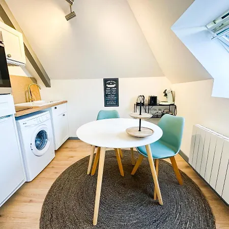 New: Le Lumineux Face A La Gare ! Apartment Guingamp Exterior photo